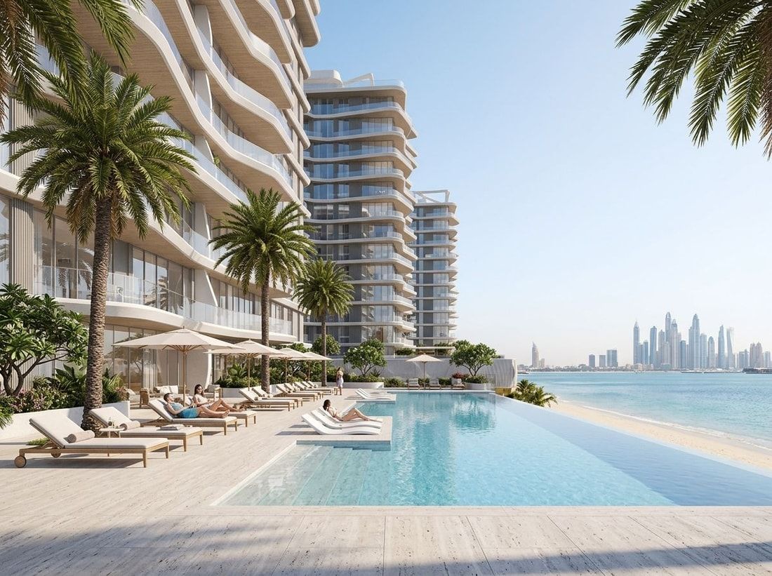 Basen przy plaży z leżakami i palmami w Coastal Haven