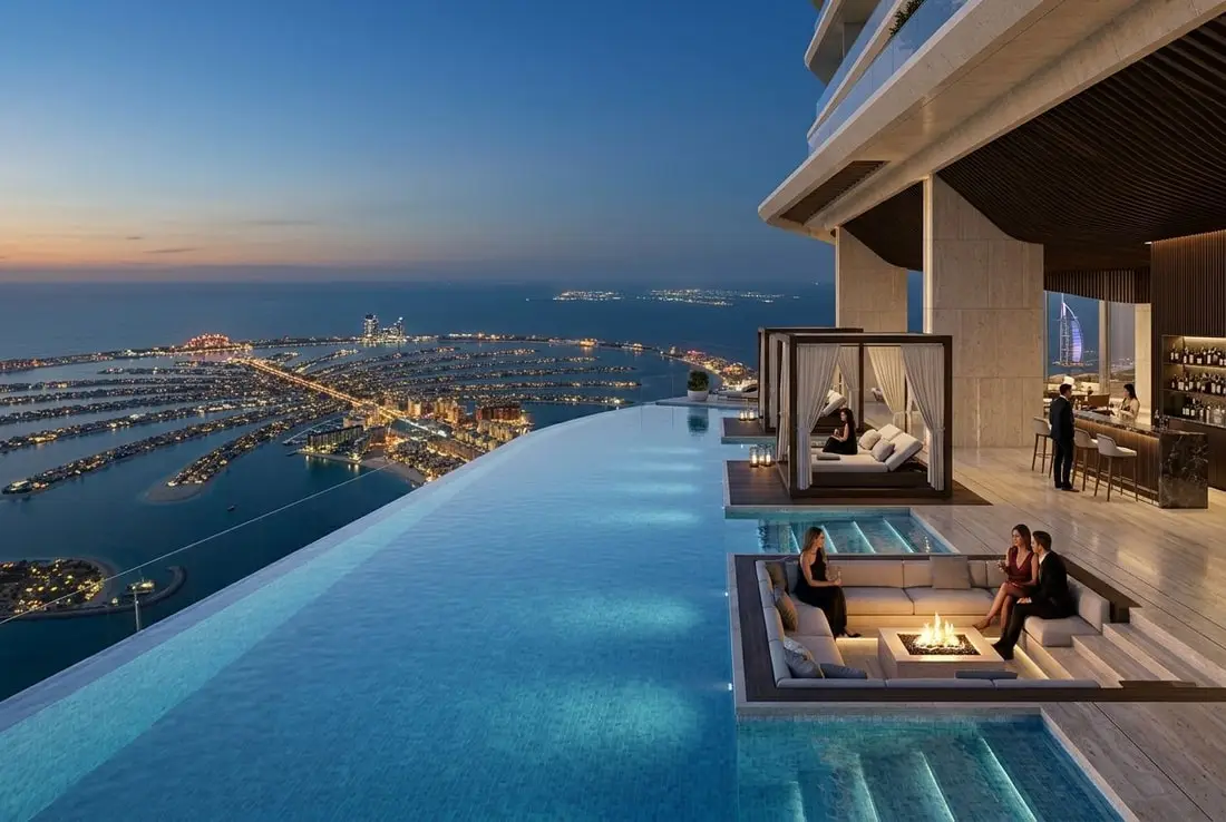 Infinity pool na wysokości z panoramą zatoki i Palm Jumeirah o zmierzchu