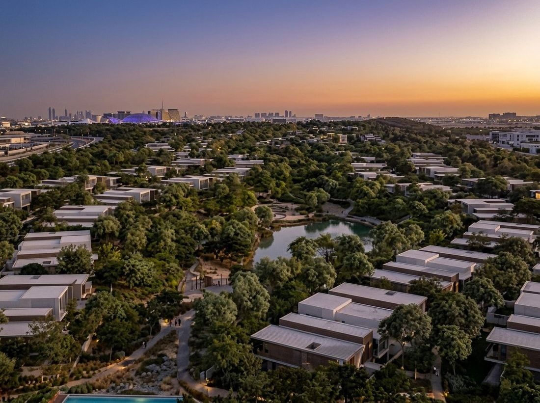 Rezerwat z jeziorem, wadi i trasami spacerowymi w Expo Valley