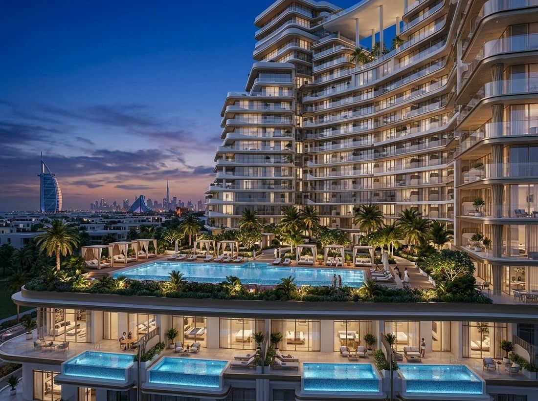 Deck z basenem i zielenią w 113 Residences o zmierzchu