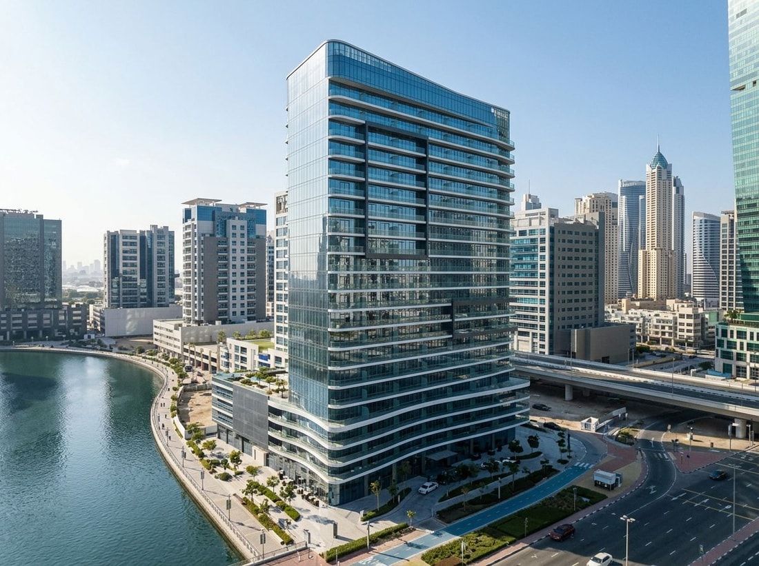 Szklana fasada wieży Sol Bay w Business Bay