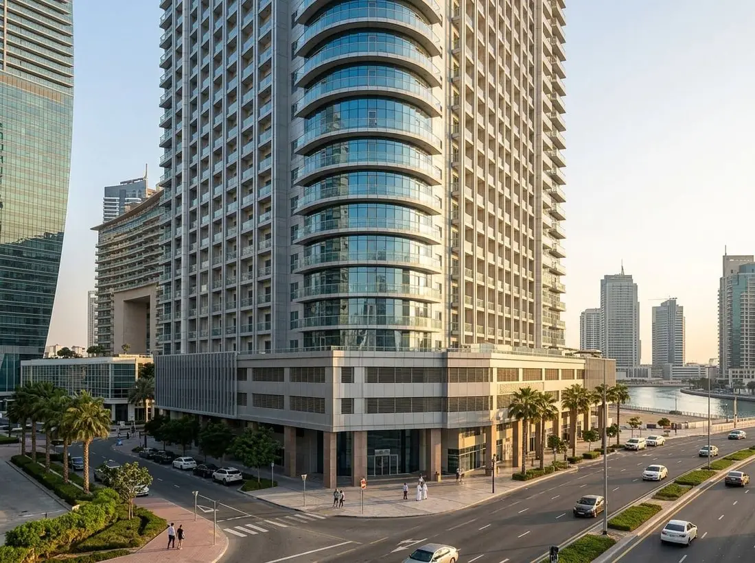 Fasada wysokiej wieży mieszkalnej AG Tower w Business Bay