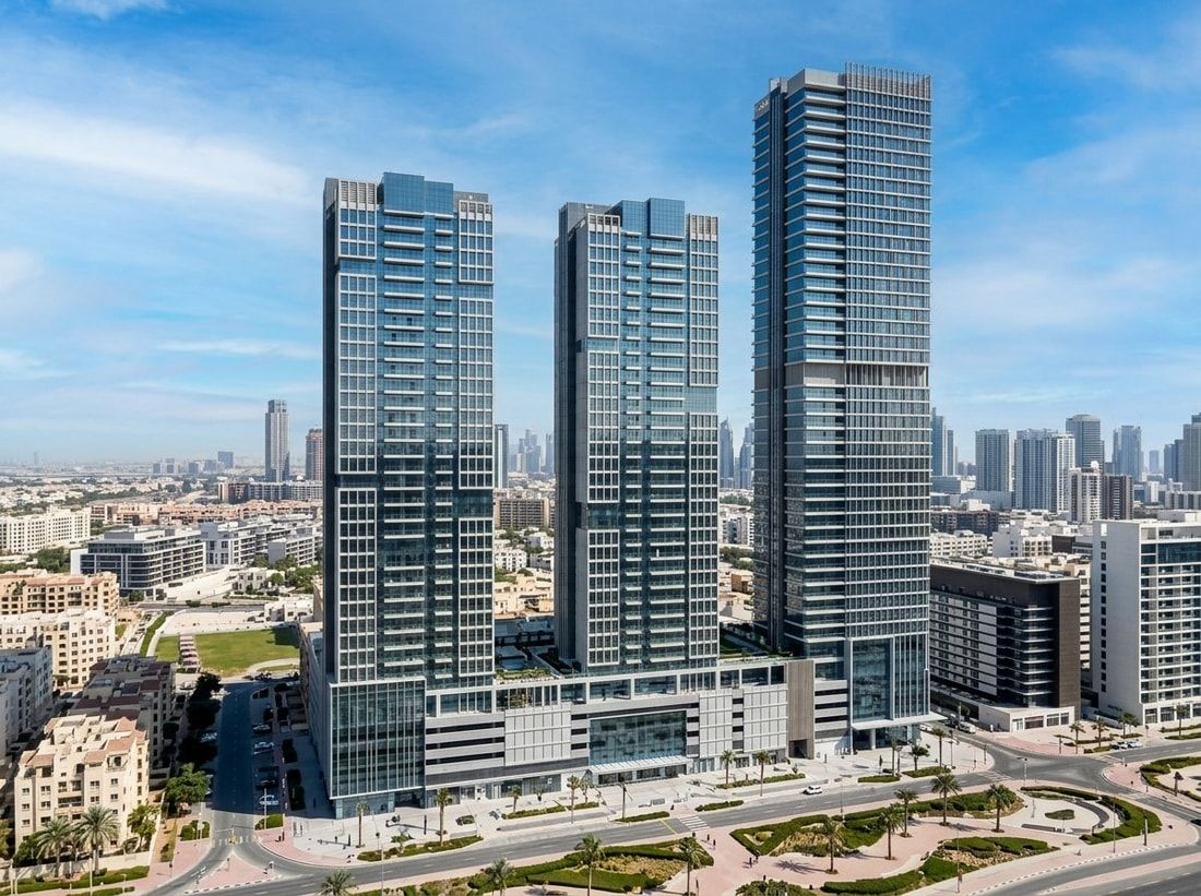 Trzy nowoczesne wieże mieszkalne ze szklanymi elewacjami w Bloom Towers