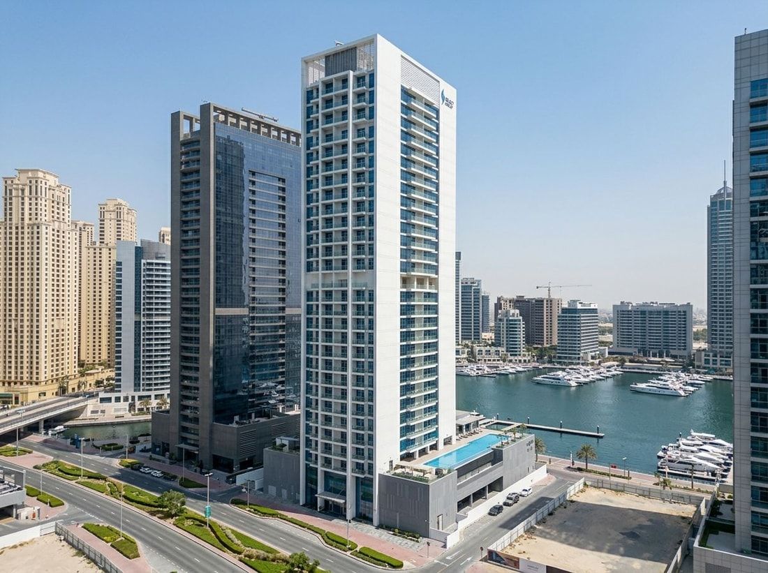 Smukła nowoczesna wieża Studio One przy Dubai Marina w dzień