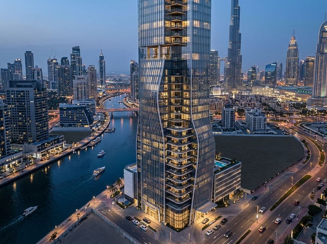 Rzeźbiarska fasada wieży Waldorf Astoria w Business Bay