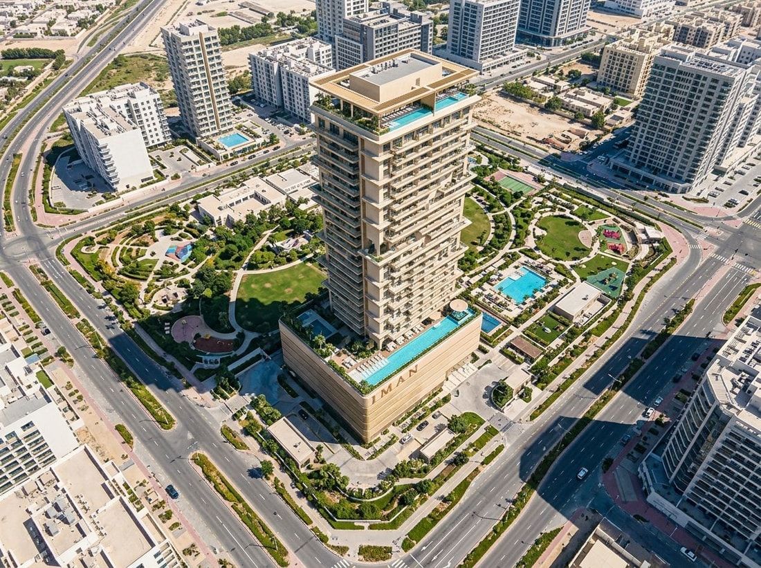 Lotniczy plan beżowo-złotej wieży One Park Square w JVC