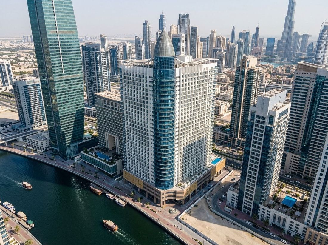 Lotniczy widok AG Tower w Business Bay wzdłuż Dubai Canal