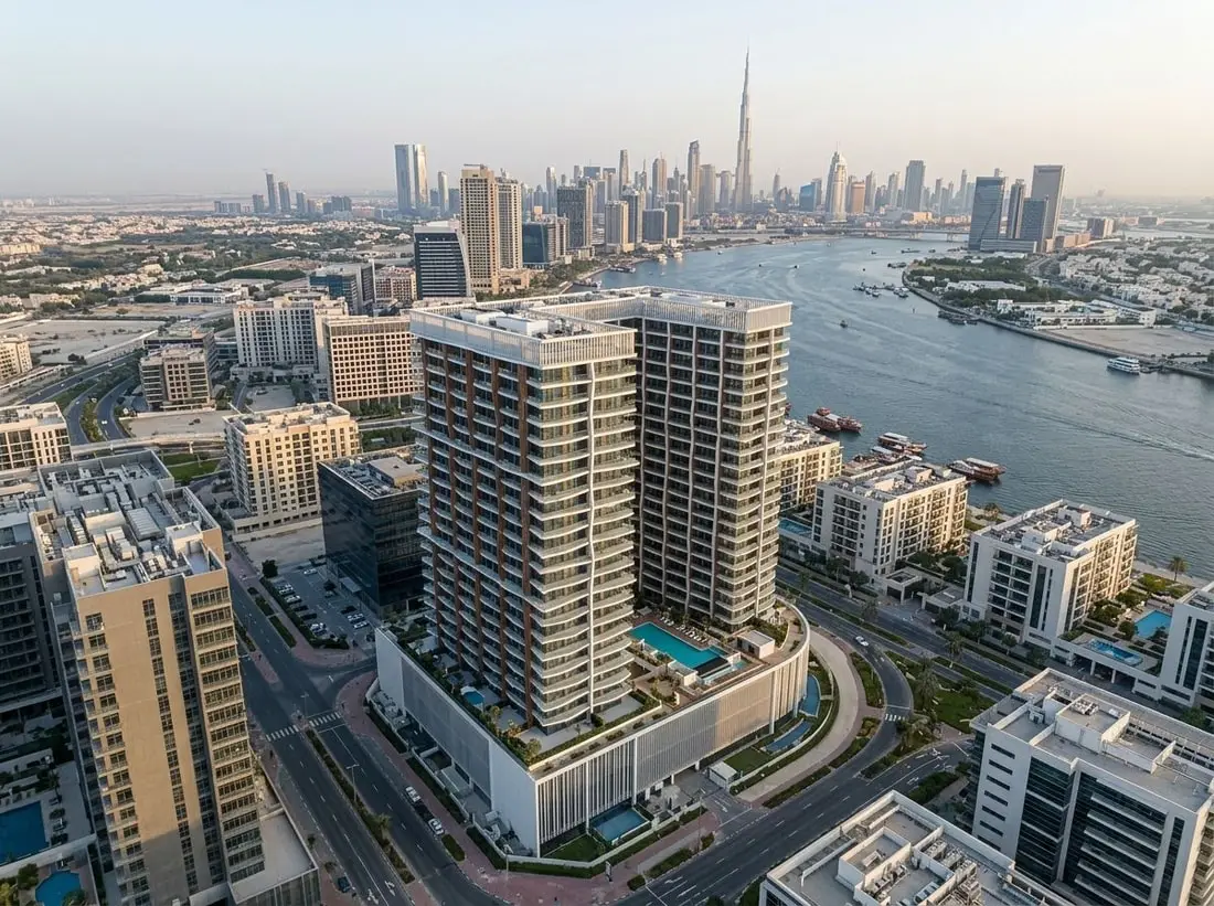 Lotniczy widok wieży Binghatti Ghost w Al Jaddaf nad Dubai Creek